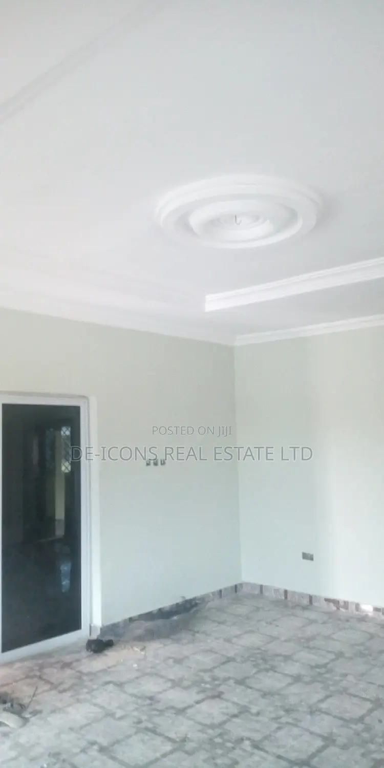 3bdrm House in De-Icons Real Estate, Awutu Senya East Municipal