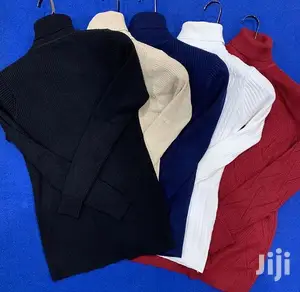 Milky Turtle Neck Top