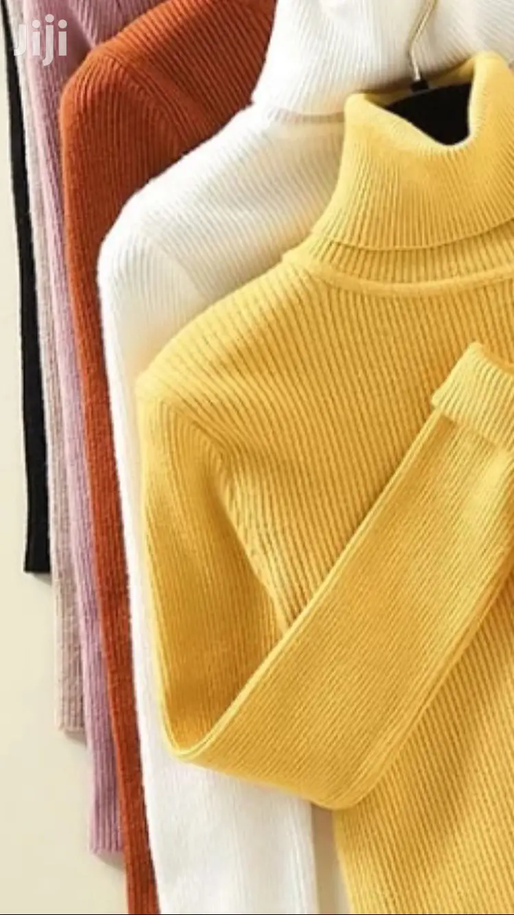 Milky Turtle Neck Top