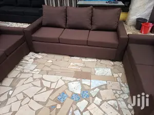 Three Seater Sofa 💕🤍. Free Delivery