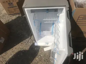 A 3stars Pearl Table Top Fridge Pf-11t ( 90 Ltrs )