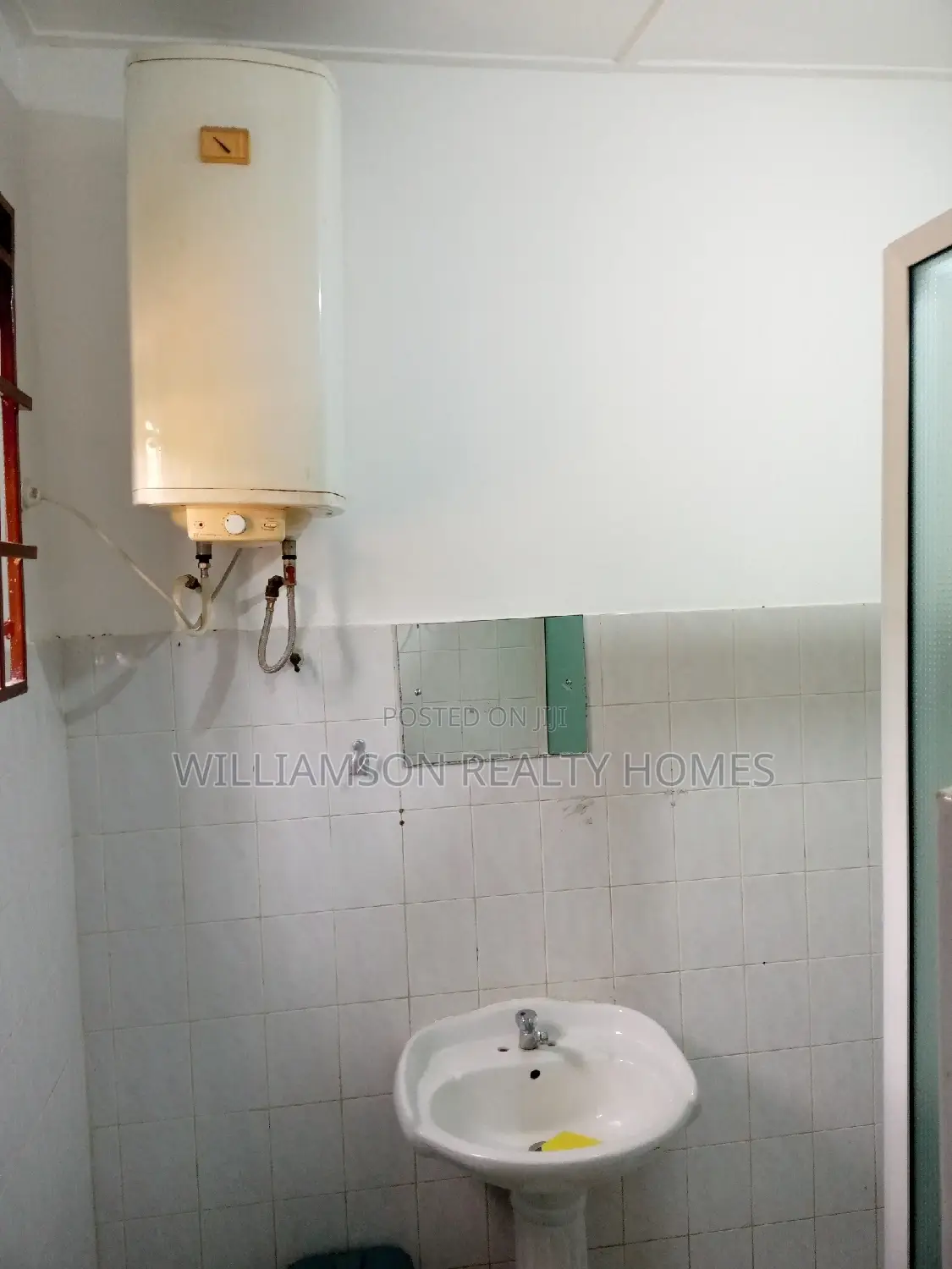 3bdrm House in Community 20 Estate, Spintex for rent