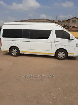 Toyota Hiace Buses for Rent in Ghana? Minibuses for Rent
