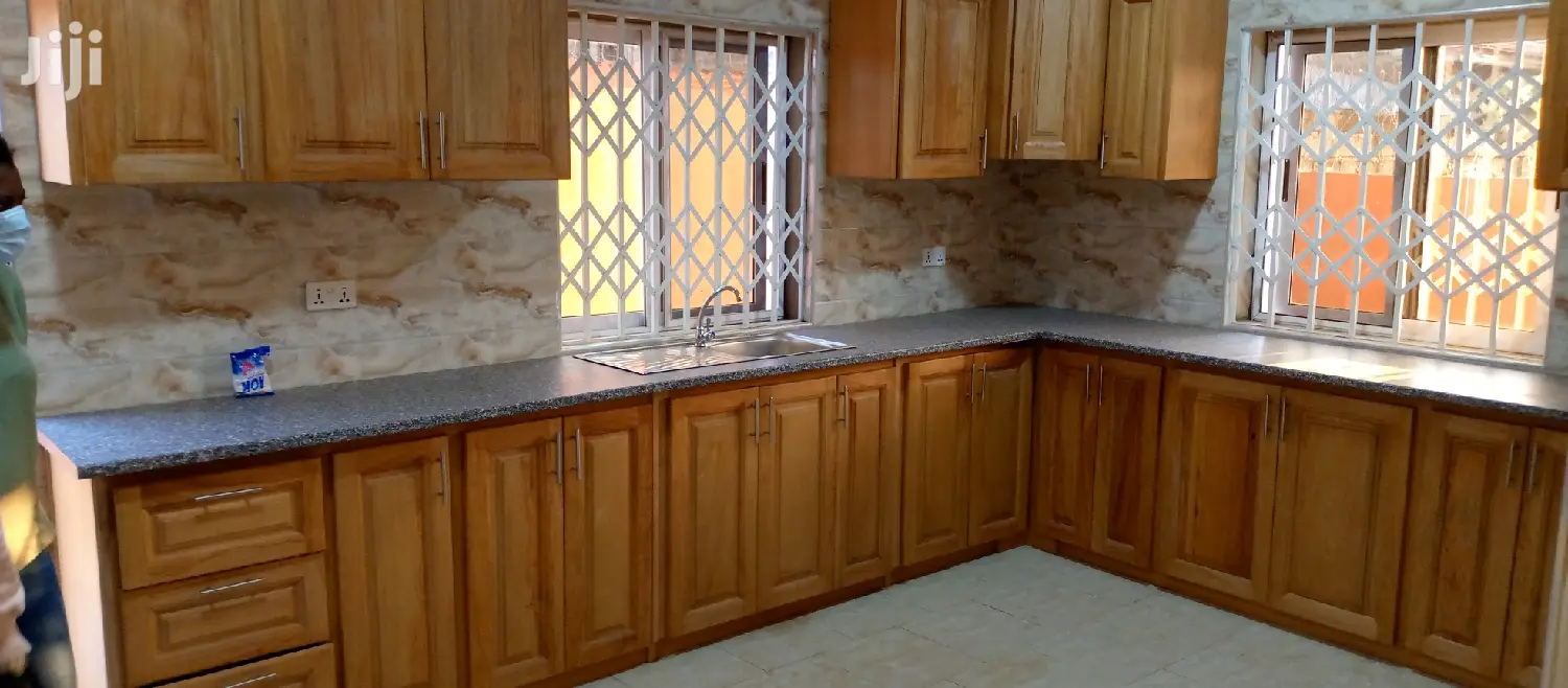 4bdrm Apartment in Ga East Municipal for rent