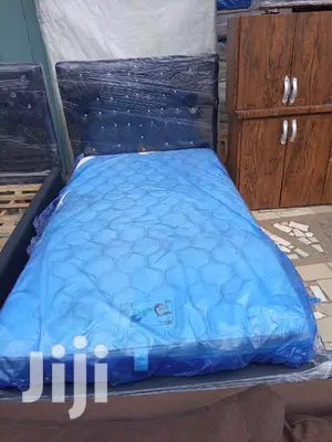 Lovely 11⁄2 Bed With Matress 🖤❤. Promotion