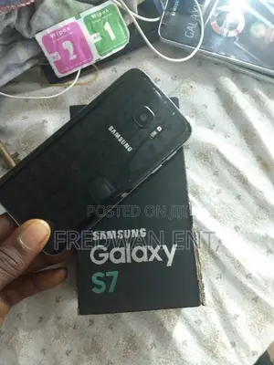 New Samsung Galaxy S7 32 GB Black