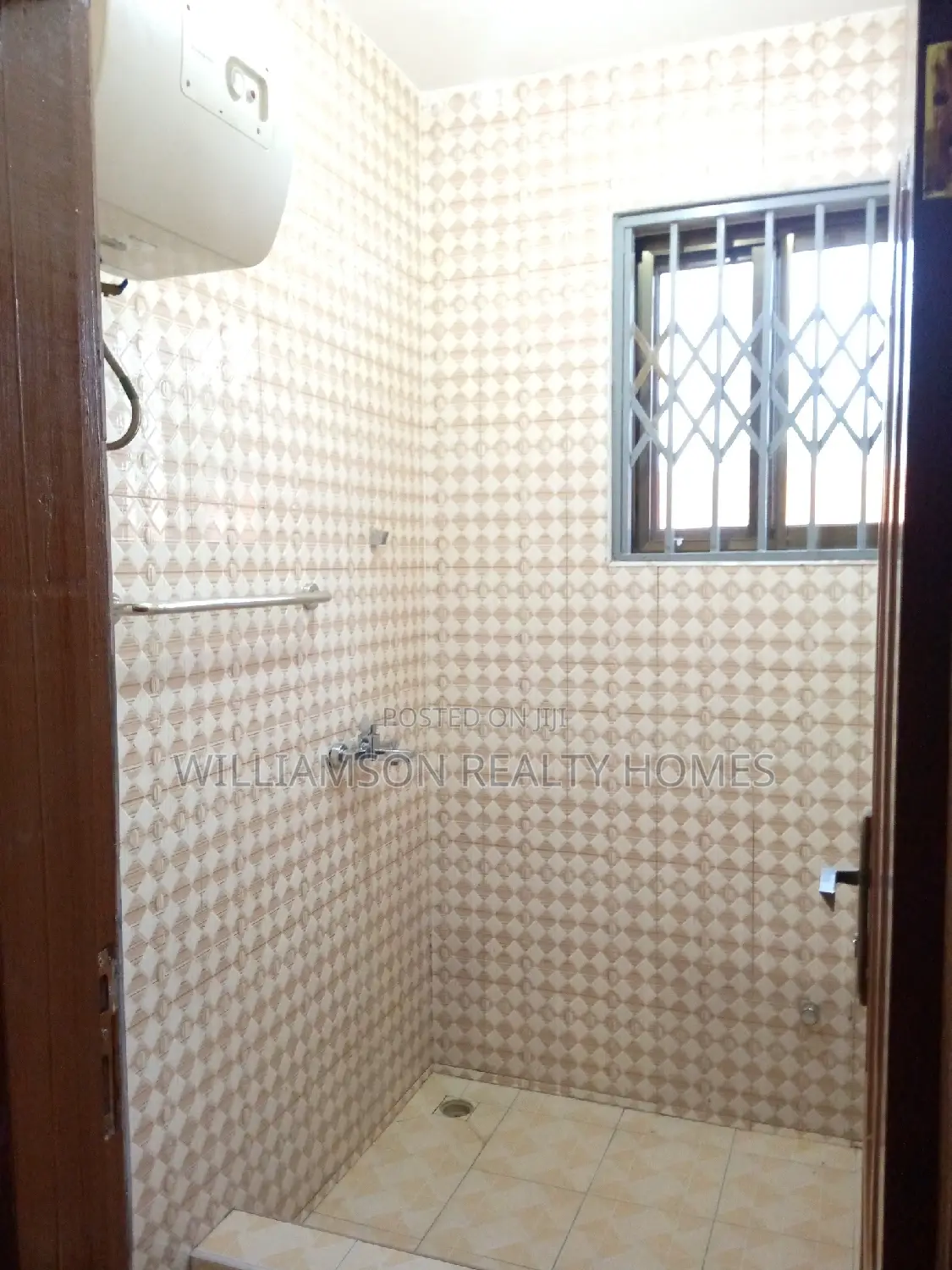 3bdrm Apartment in Community 18, Spintex for rent