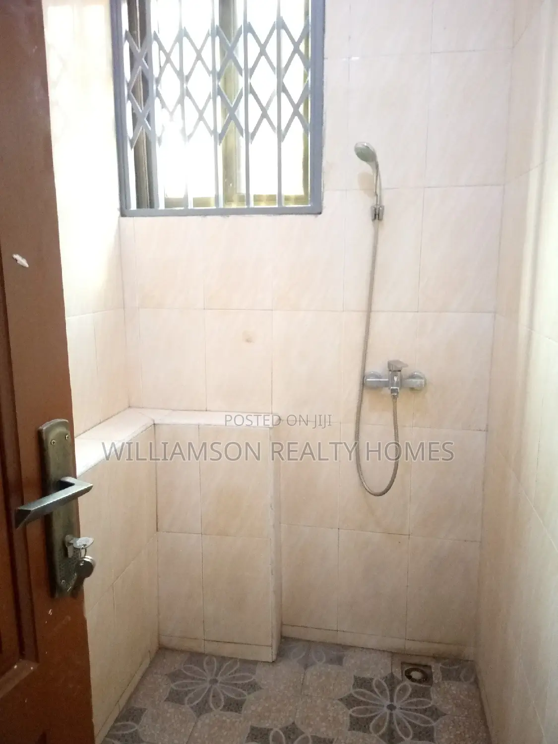 3bdrm Apartment in Community 18, Spintex for rent