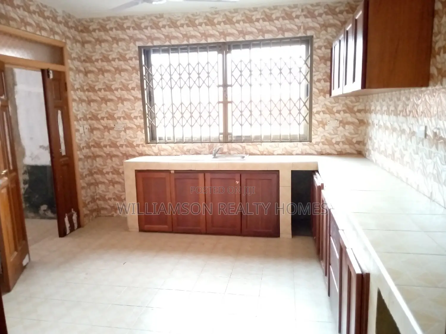 3bdrm Apartment in Community 18, Spintex for rent