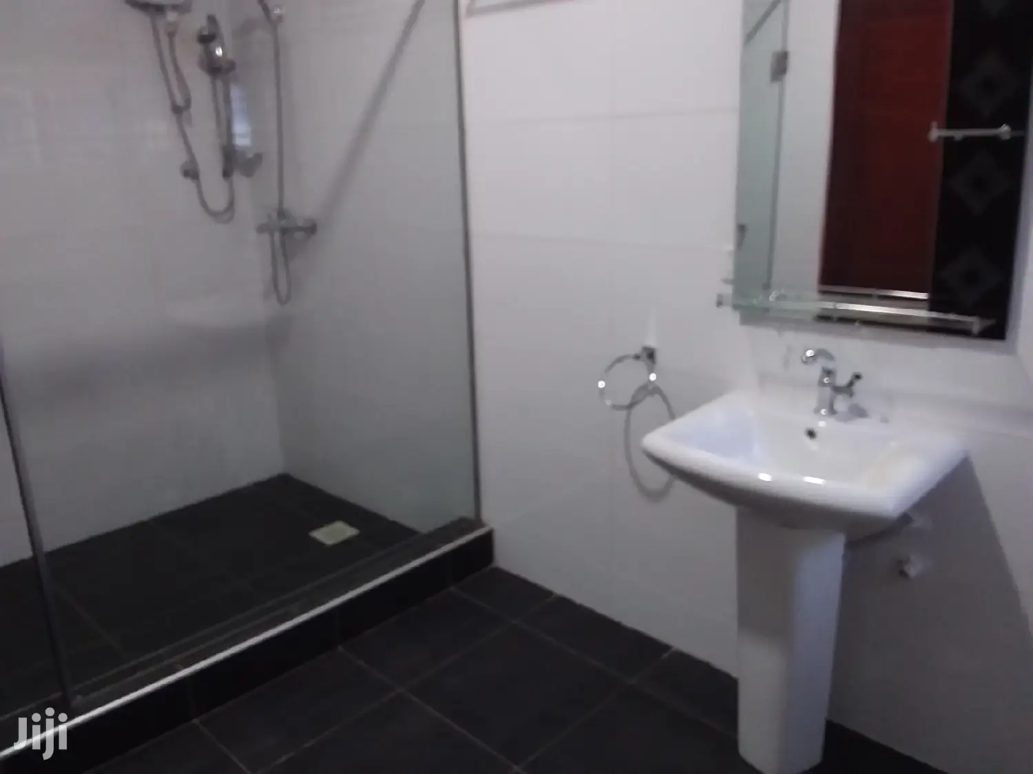 3bdrm House in Bronko Housing, Accra Metropolitan for rent