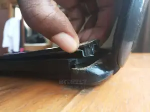 Hinges Of Laptops Repair Instantly And Case Replacement