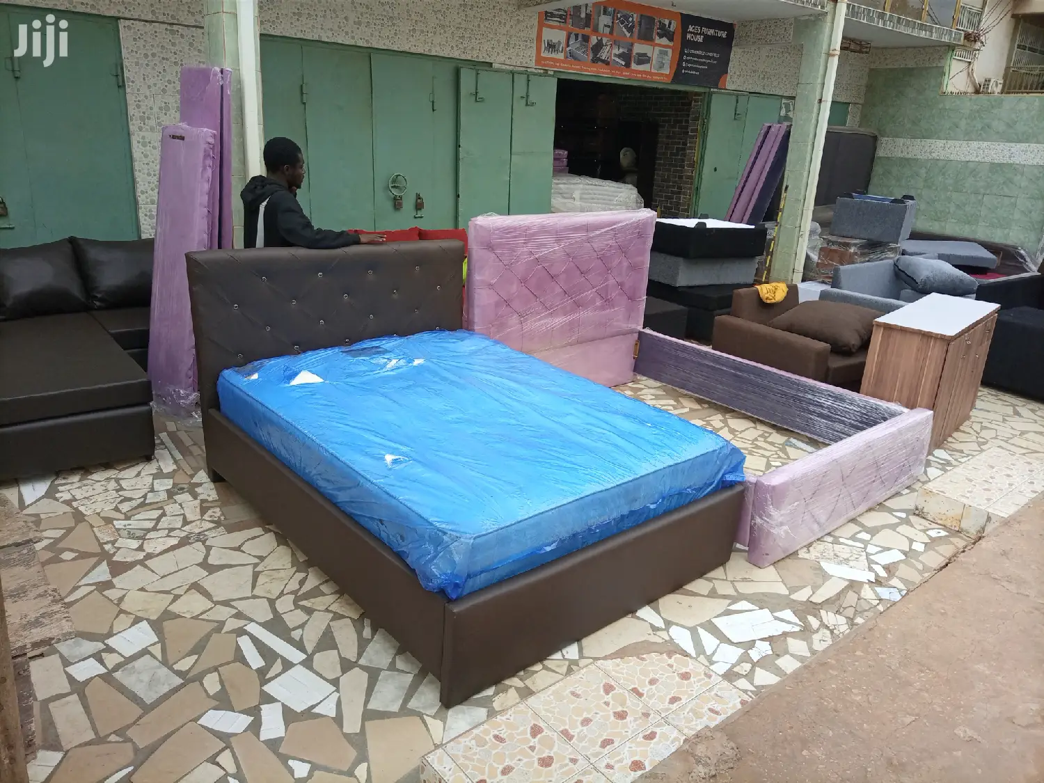Cofe Colored Queen-Size Bed With Mattress . Free Delvery
