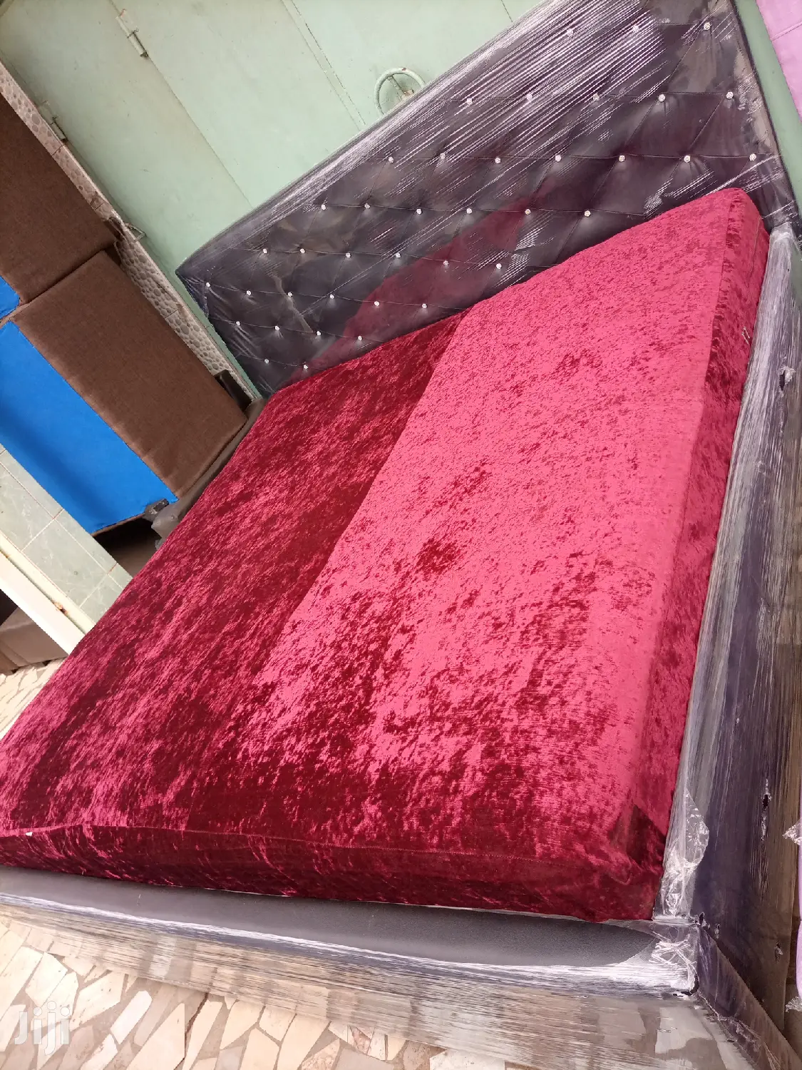 Kings Bed With Mattress. Fre Delivery