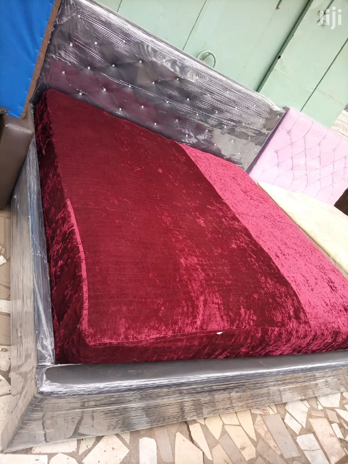Kings Bed With Mattress. Fre Delivery