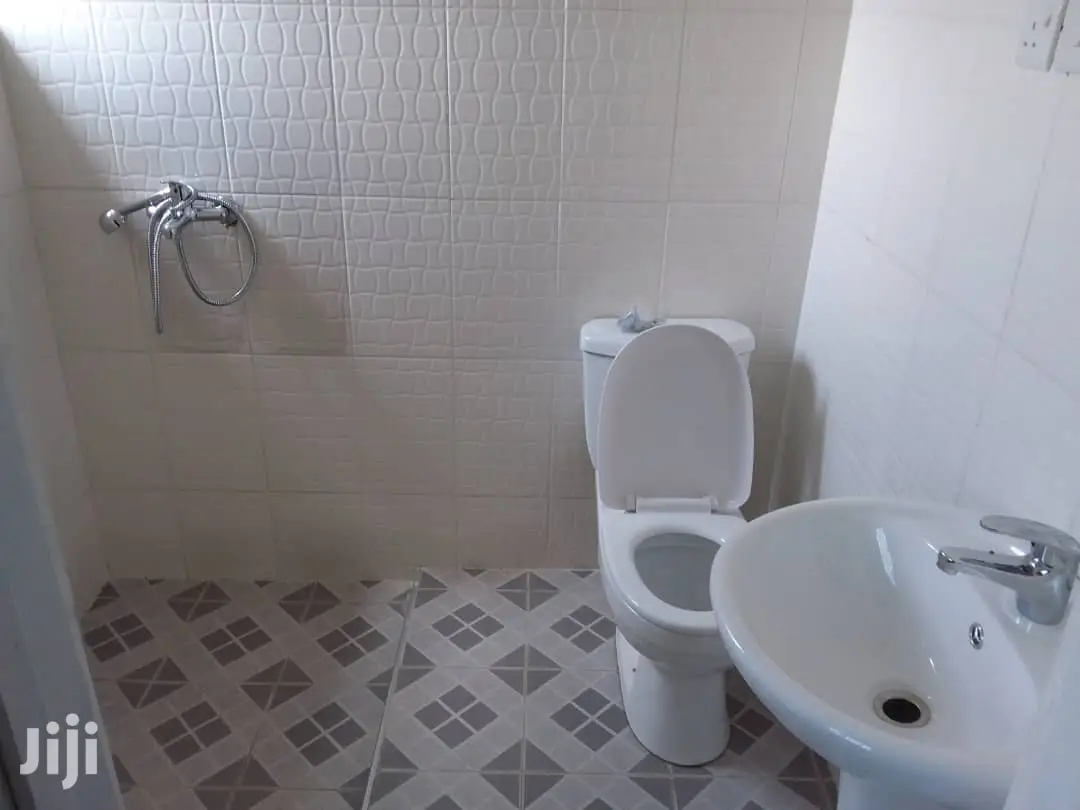 3bdrm House in Bronko Housing, Accra Metropolitan for sale
