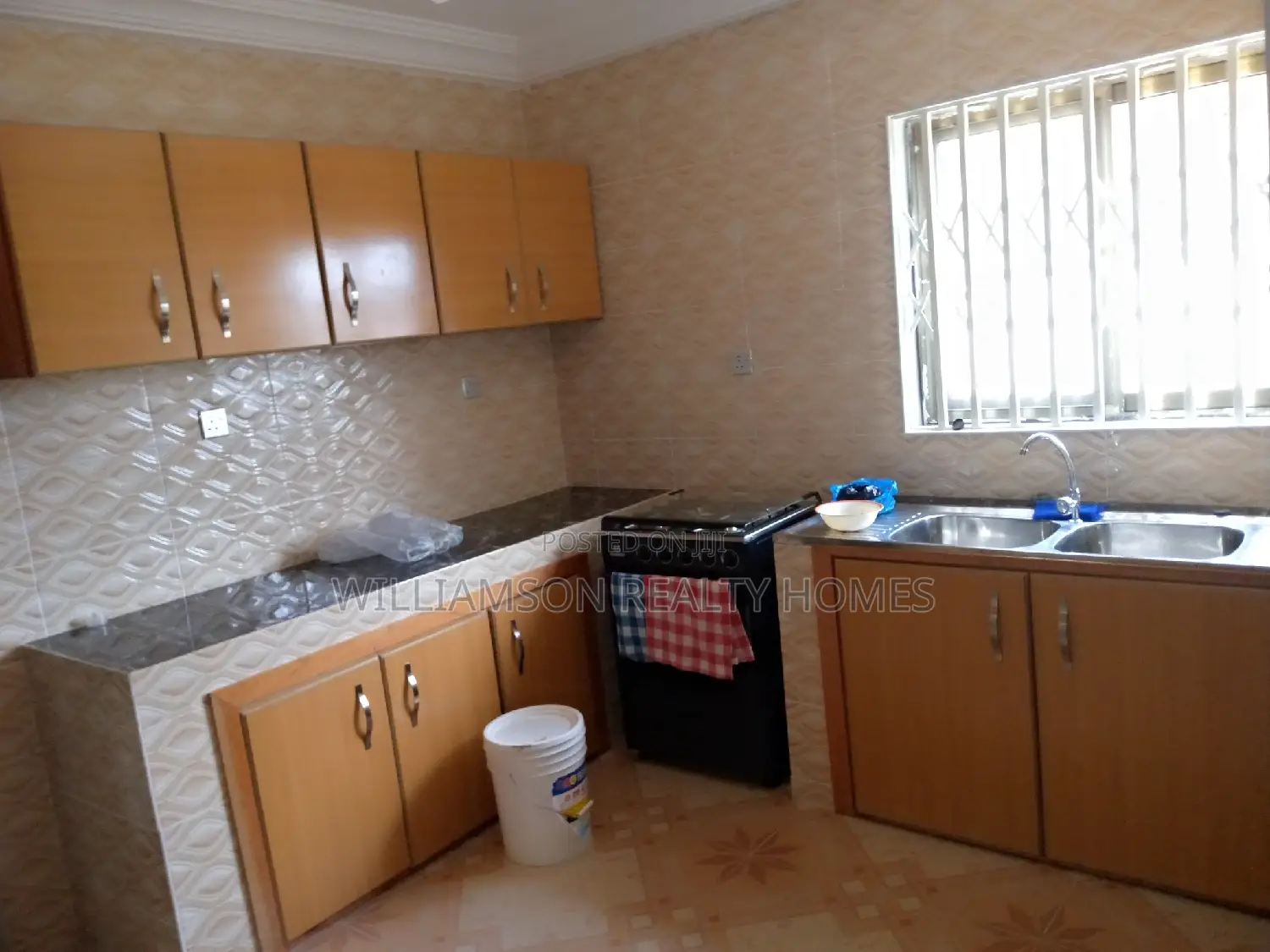 4bdrm Apartment in Community 18, Spintex for rent