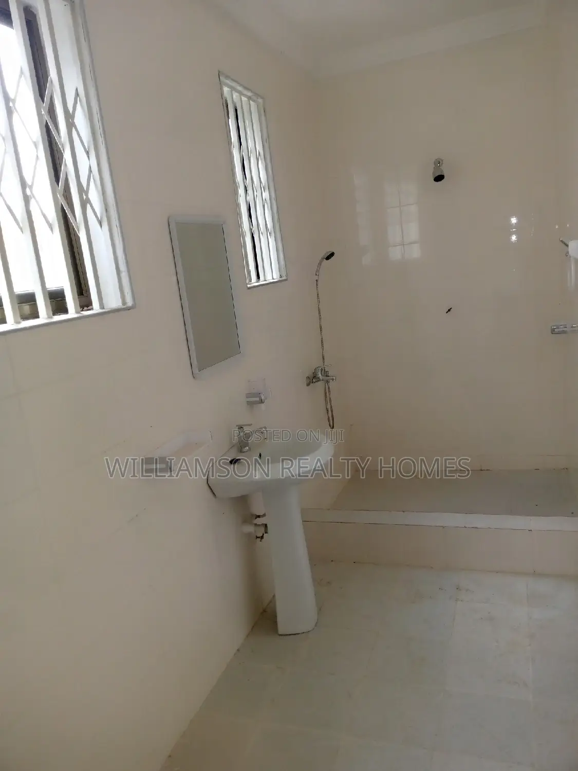 4bdrm Apartment in Community 18, Spintex for rent