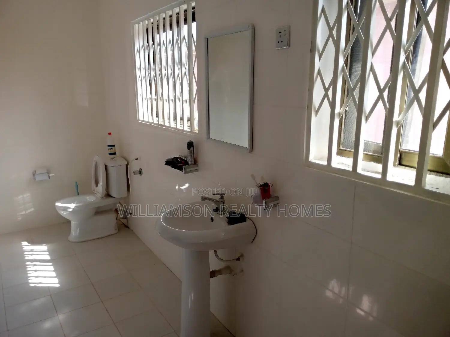 4bdrm Apartment in Community 18, Spintex for rent