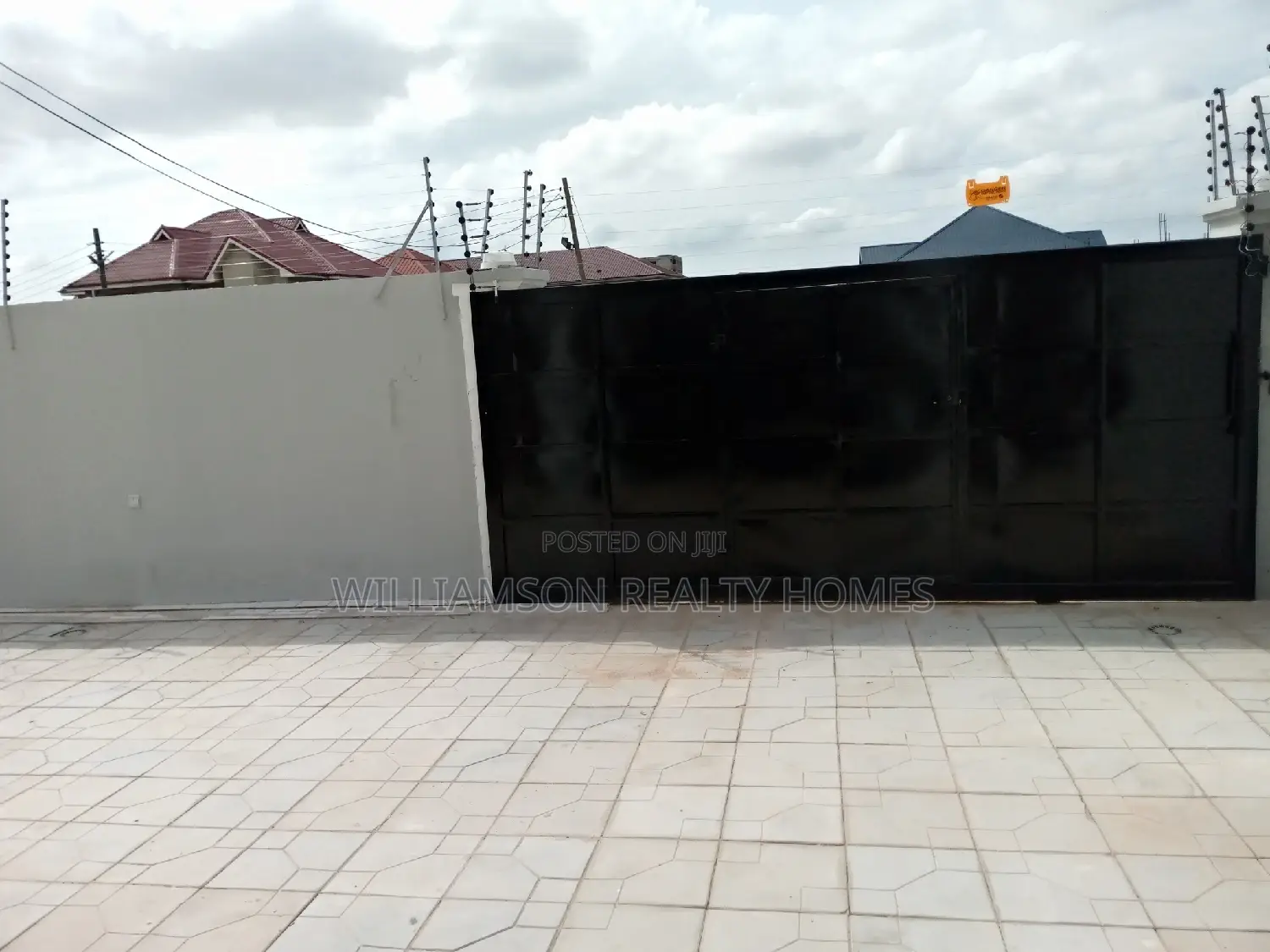 4bdrm Apartment in Community 18, Spintex for rent