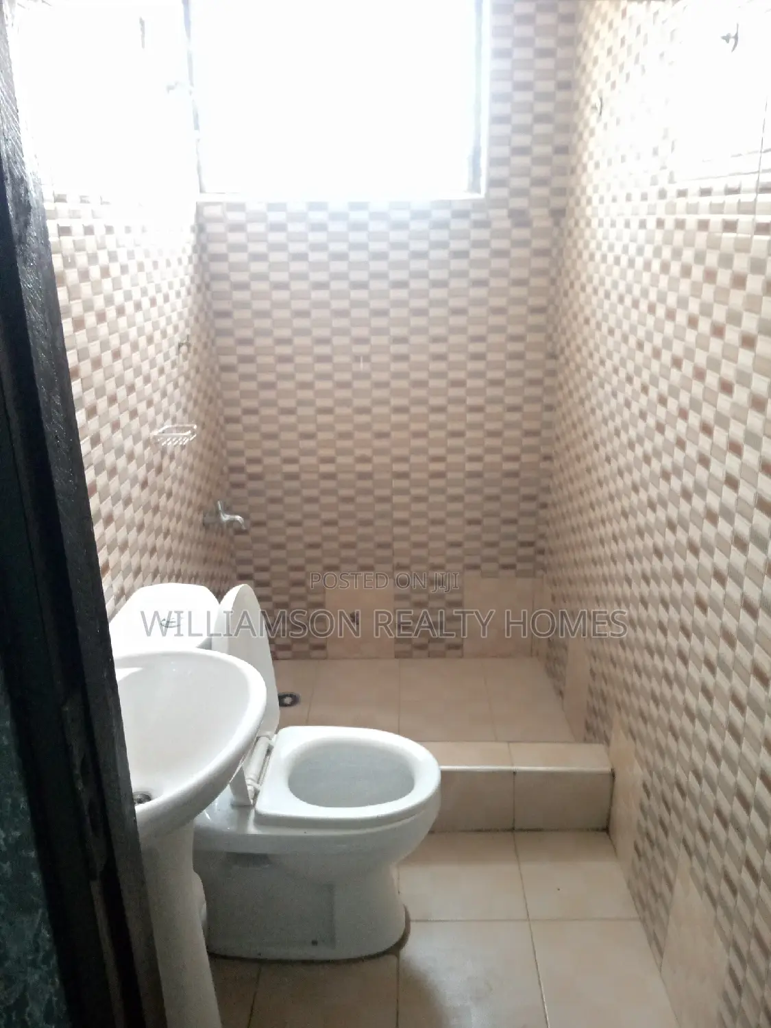 1bdrm Apartment in Community 18, Spintex for rent