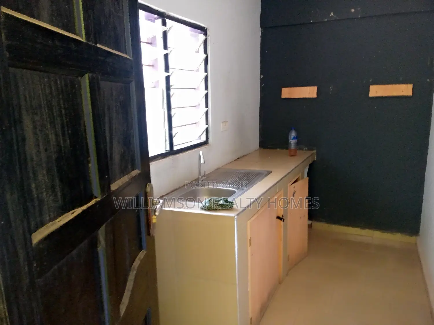 1bdrm Apartment in Community 18, Spintex for rent