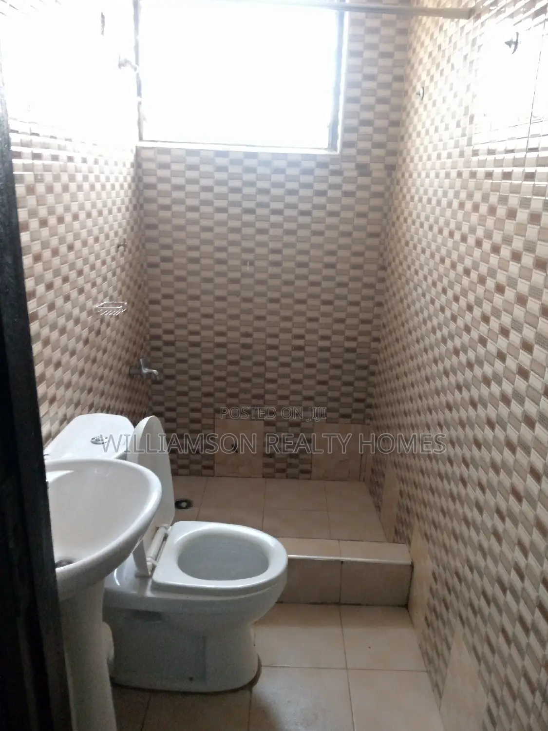 1bdrm Apartment in Community 18, Spintex for rent