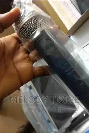 Shure Professional V-3100 Cordless Microphone