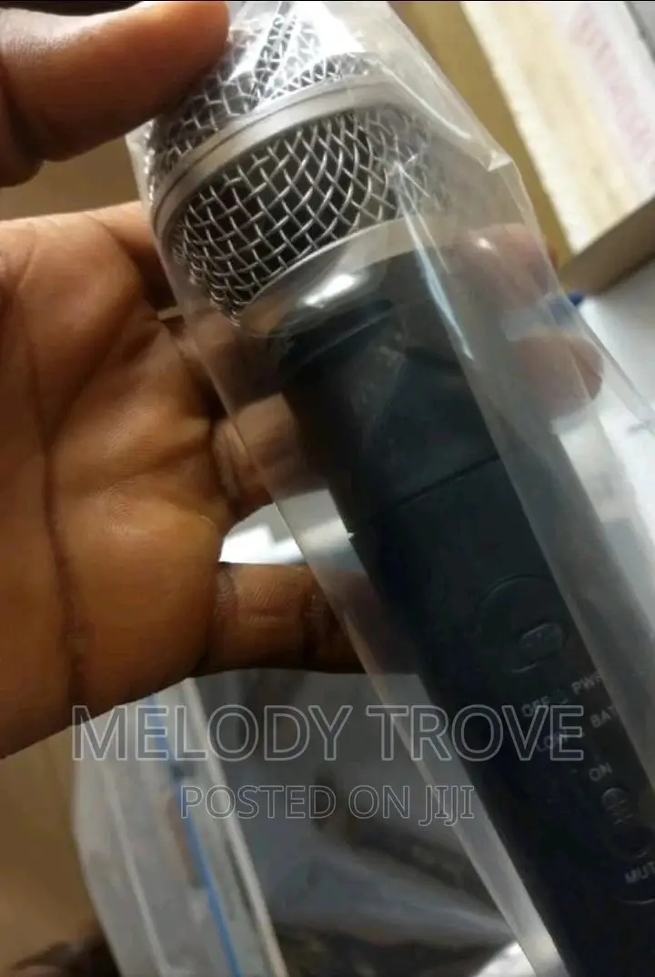 Shure Professional V-3100 Cordless Microphone