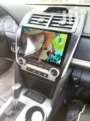 Toyota Camry Spider Apple Car Play Available