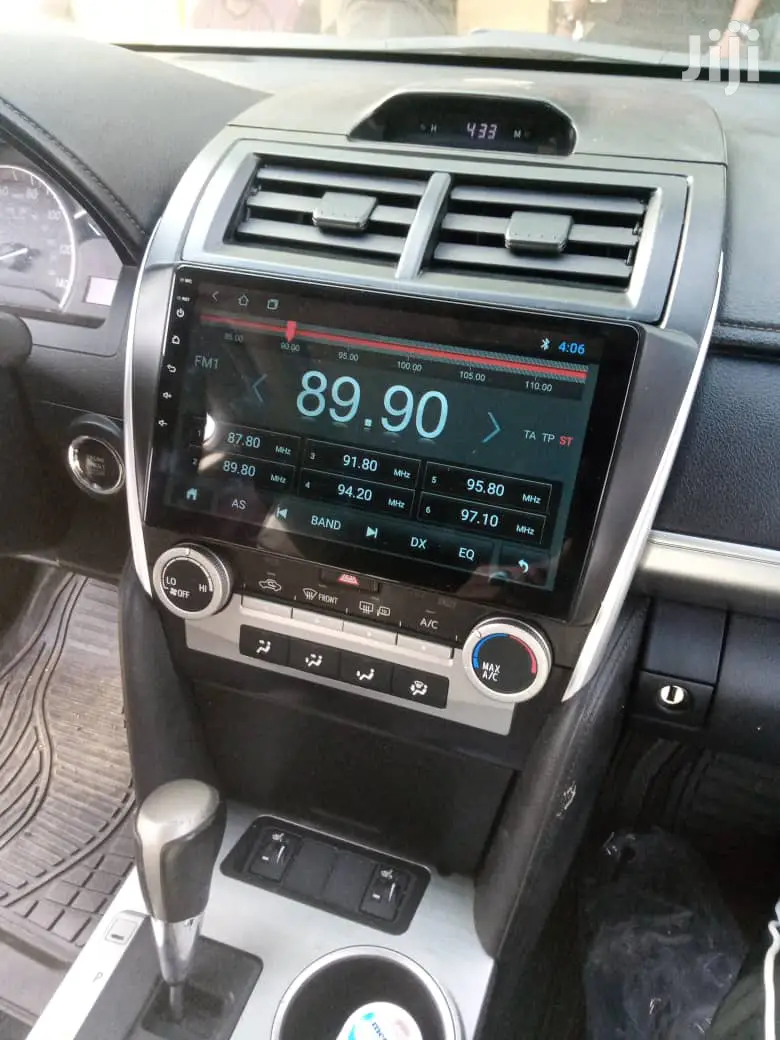 Toyota Camry Spider Apple Car Play Available