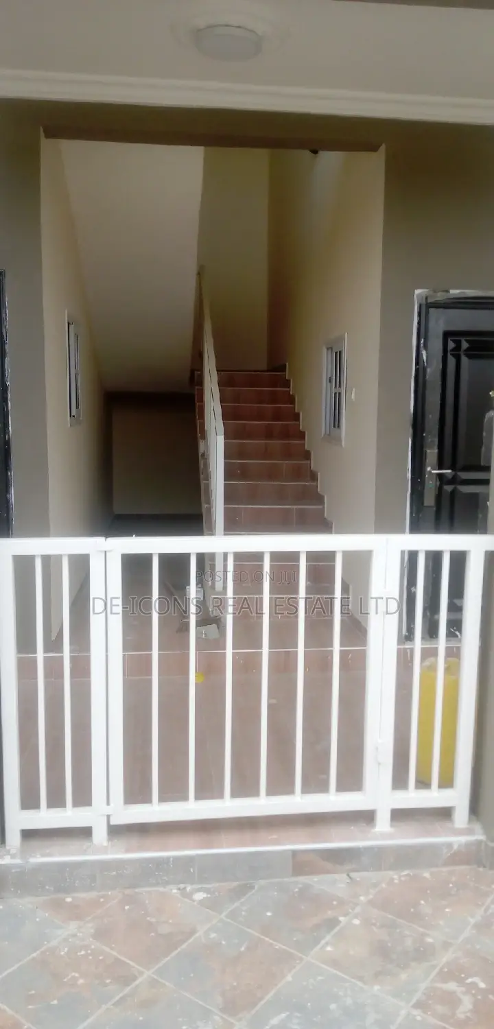 1bdrm Duplex in De-Icons Real Estate, Awutu Senya East Municipal