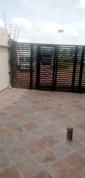 1bdrm Duplex in De-Icons Real Estate, Awutu Senya East Municipal