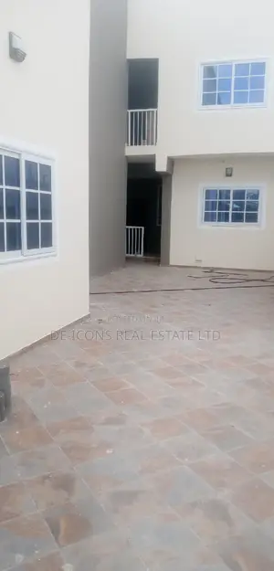 1bdrm Duplex in De-Icons Real Estate, Awutu Senya East Municipal