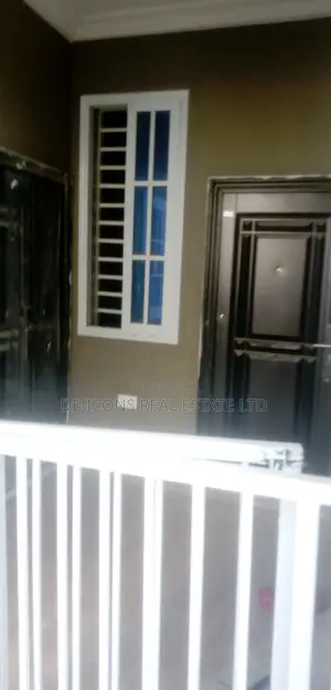 1bdrm Duplex in De-Icons Real Estate, Awutu Senya East Municipal