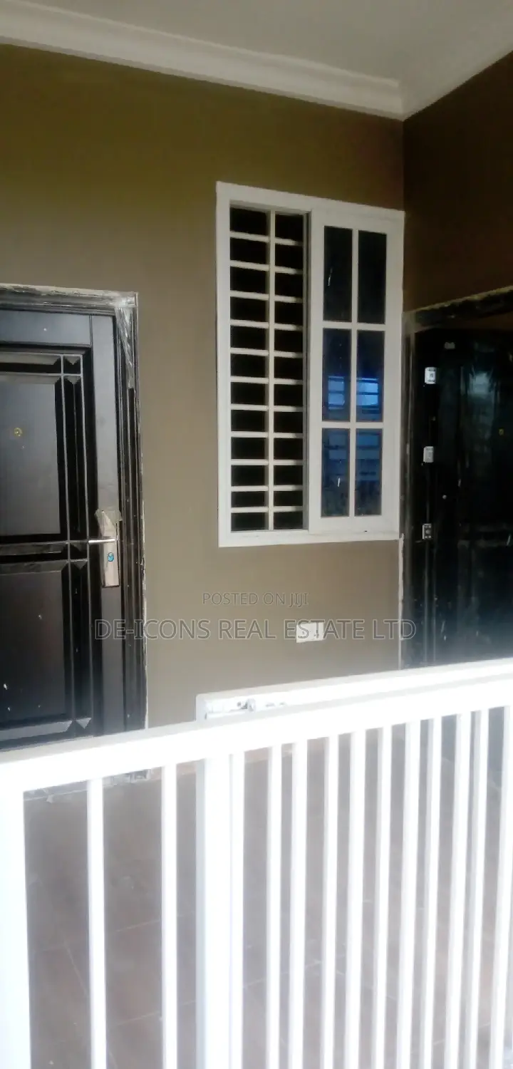 1bdrm Duplex in De-Icons Real Estate, Awutu Senya East Municipal