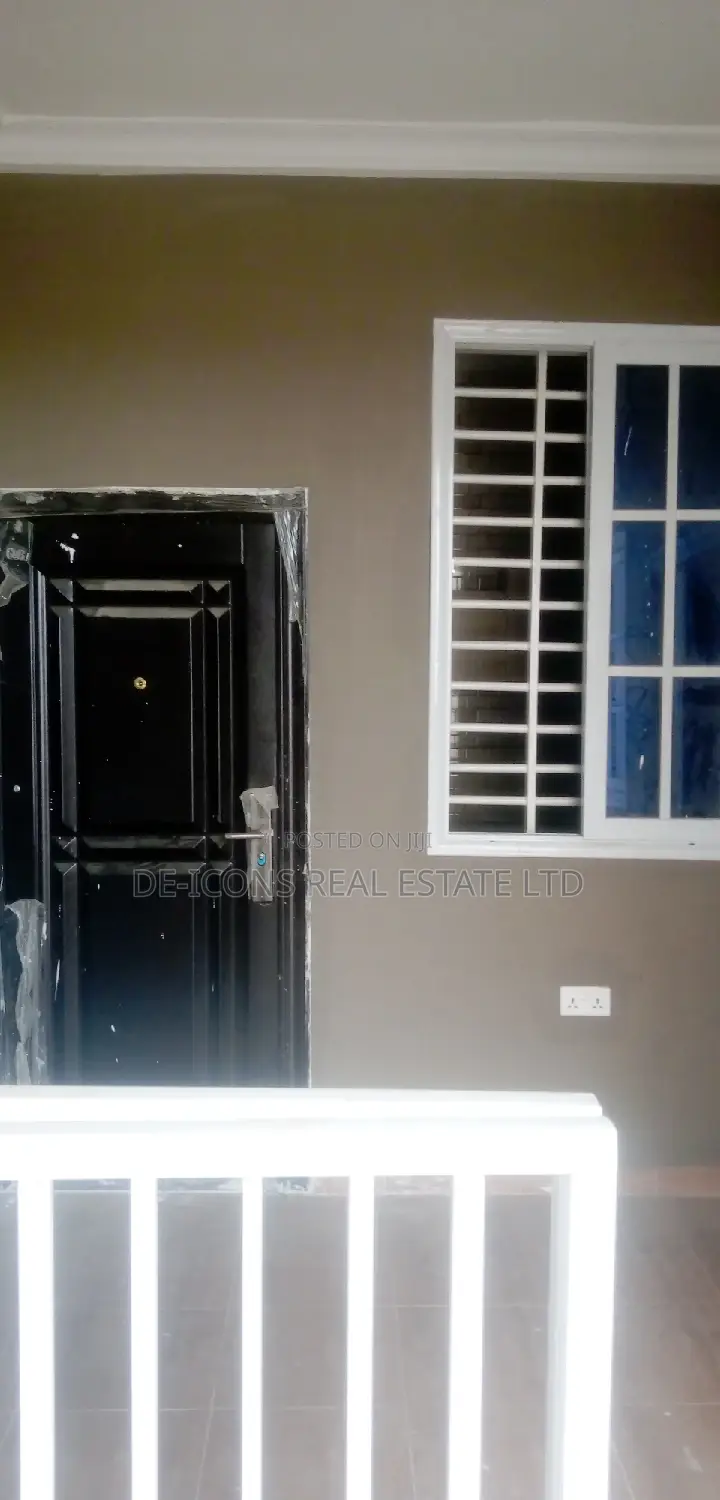 1bdrm Duplex in De-Icons Real Estate, Awutu Senya East Municipal