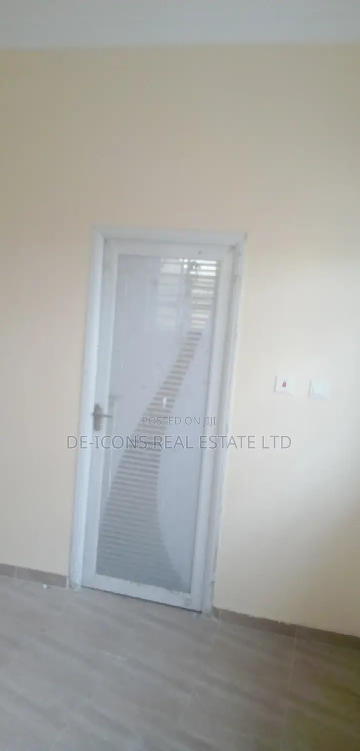 1bdrm Duplex in De-Icons Real Estate, Awutu Senya East Municipal