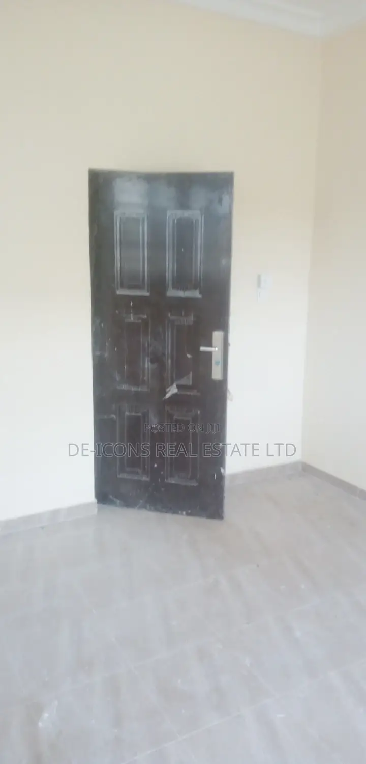 1bdrm Duplex in De-Icons Real Estate, Awutu Senya East Municipal