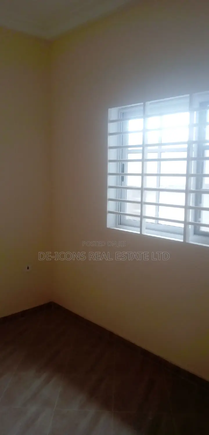 1bdrm Duplex in De-Icons Real Estate, Awutu Senya East Municipal