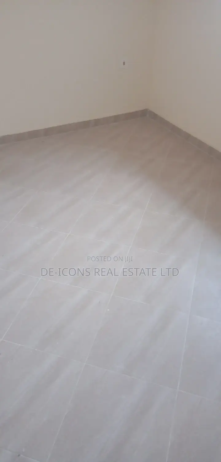 1bdrm Duplex in De-Icons Real Estate, Awutu Senya East Municipal