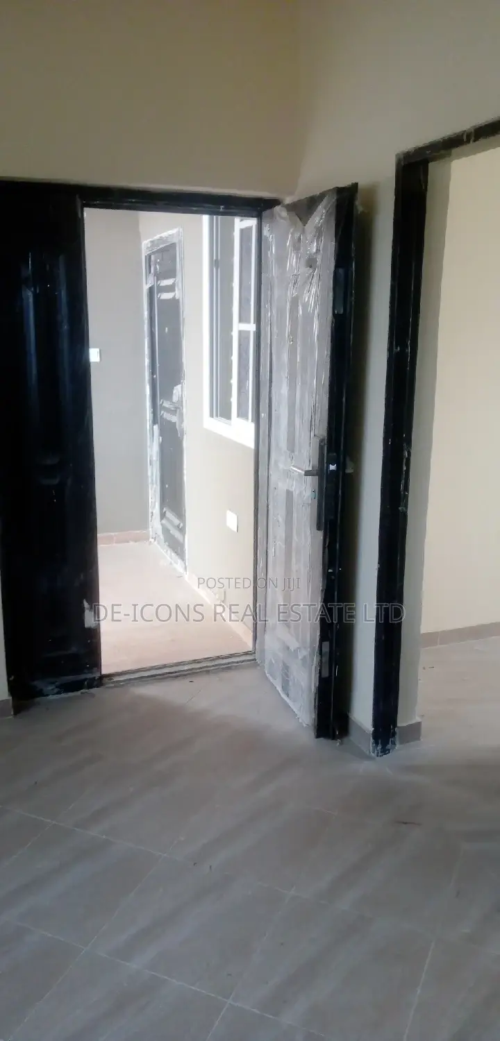 1bdrm Duplex in De-Icons Real Estate, Awutu Senya East Municipal