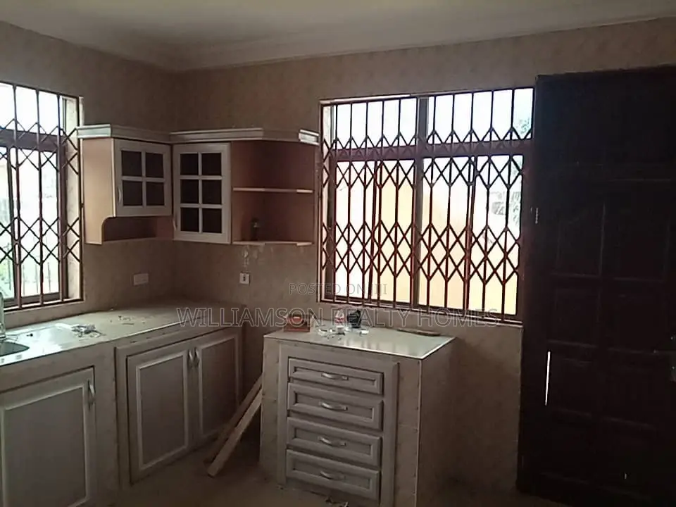 4bdrm Apartment in Hfc Estate, Spintex for rent