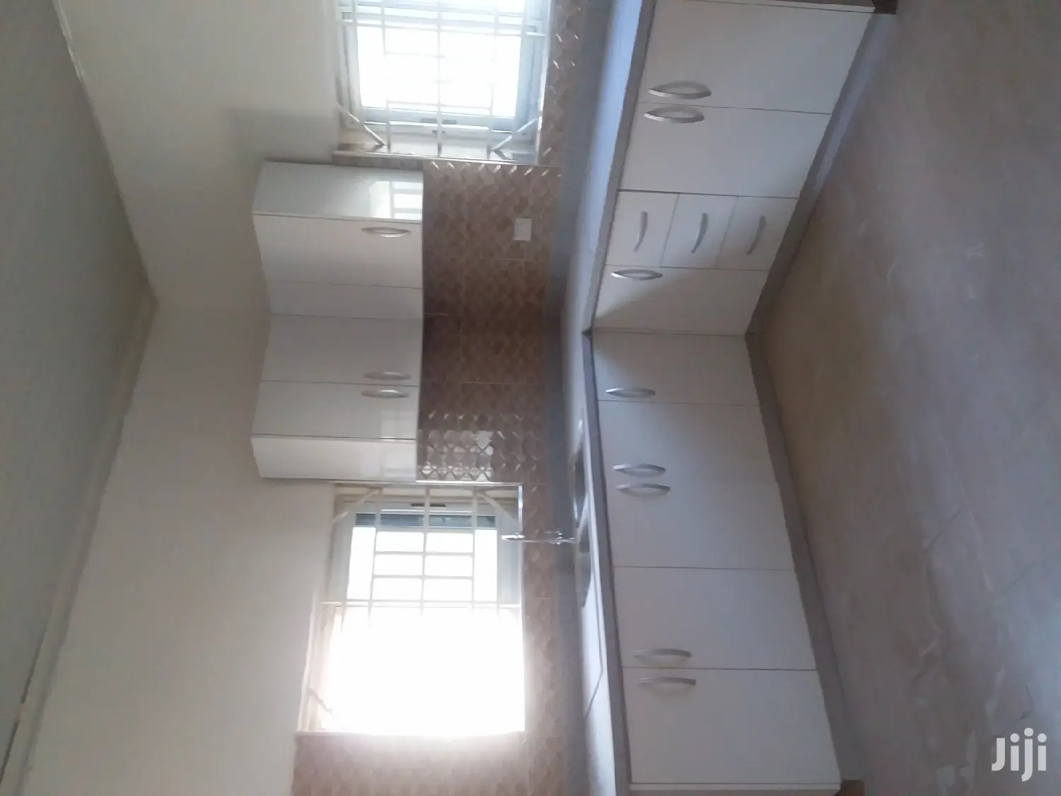 3bdrm House in 3 Bedrooms Detached for Sale
