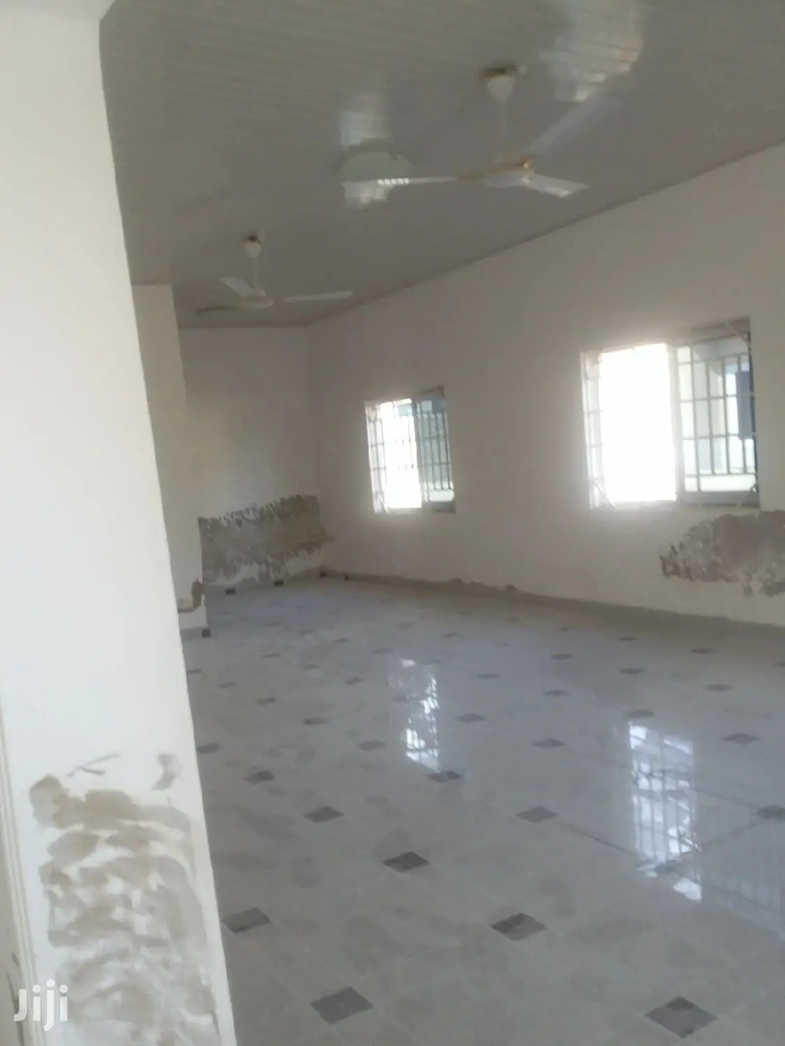 3bdrm House in 3 Bedrooms Detached for Sale