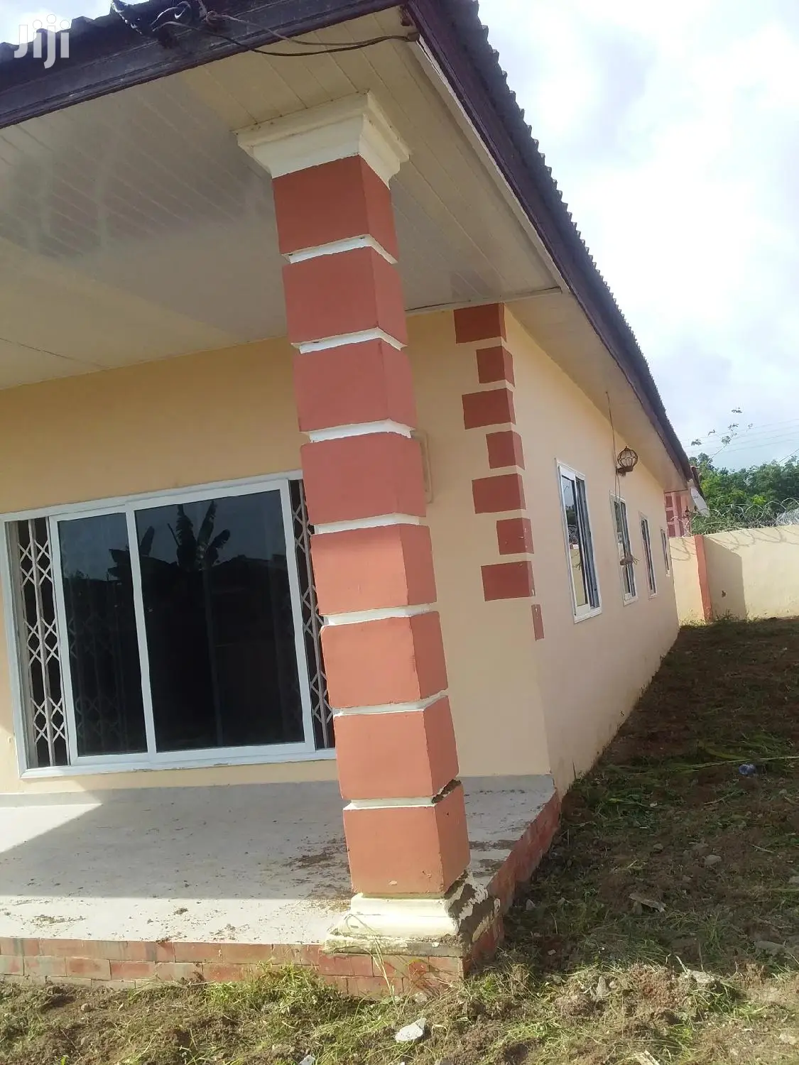 3bdrm House in 3 Bedrooms Detached for Sale