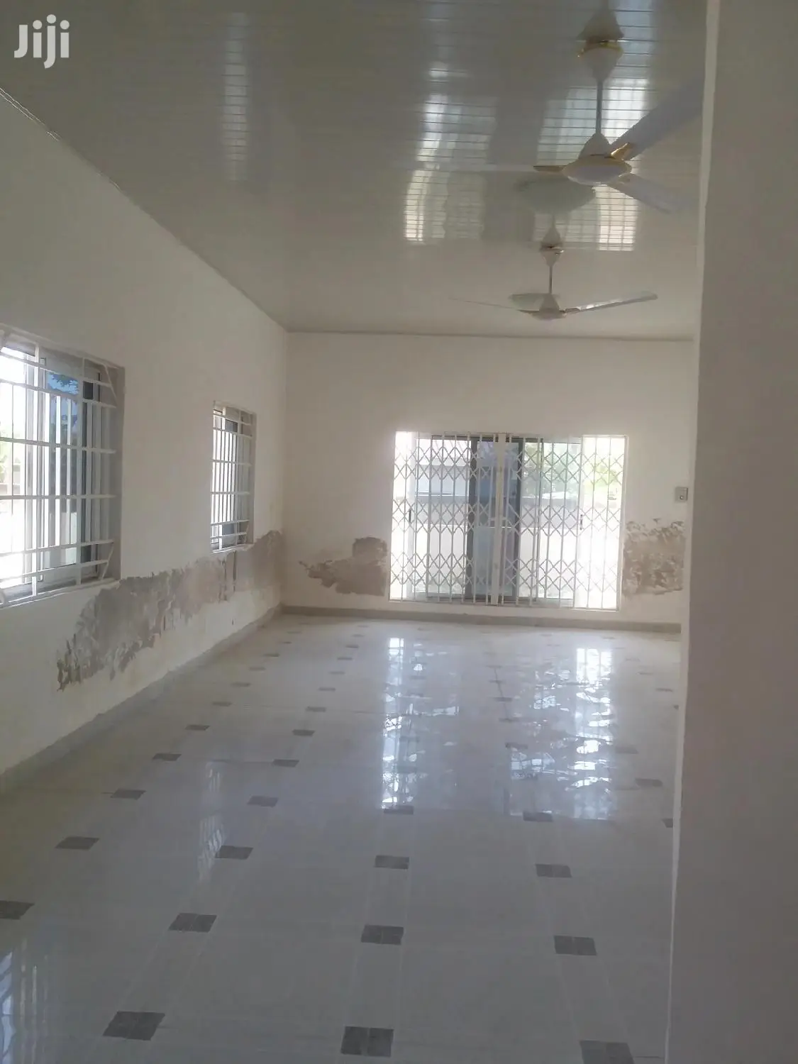 3bdrm House in 3 Bedrooms Detached for Sale