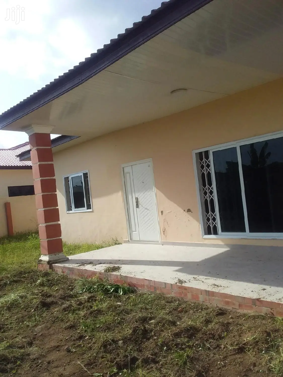 3bdrm House in 3 Bedrooms Detached for Sale