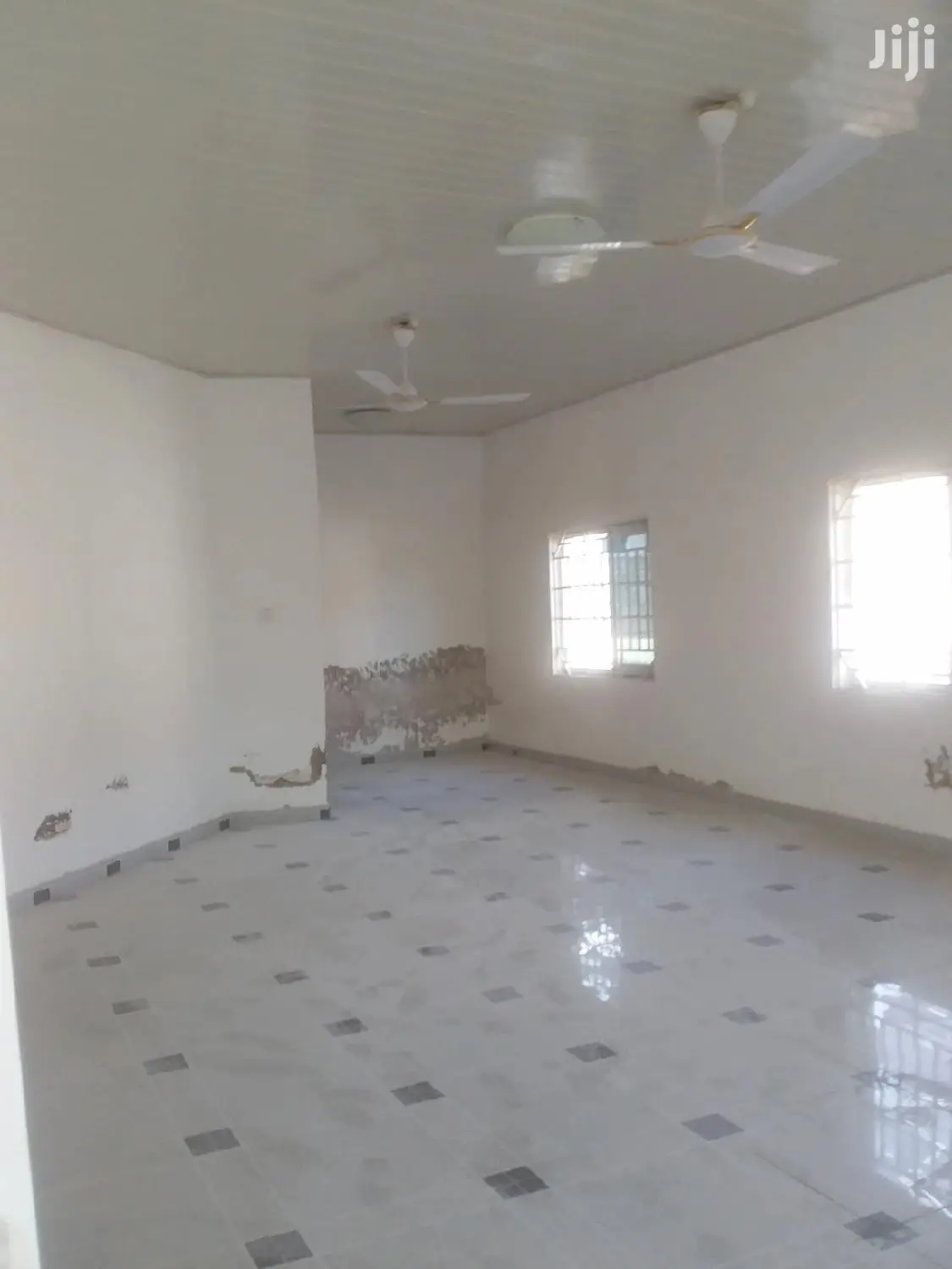 3bdrm House in 3 Bedrooms Detached for Sale