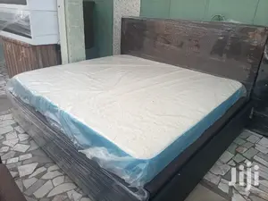 Classic Kingsize Bed With Matress